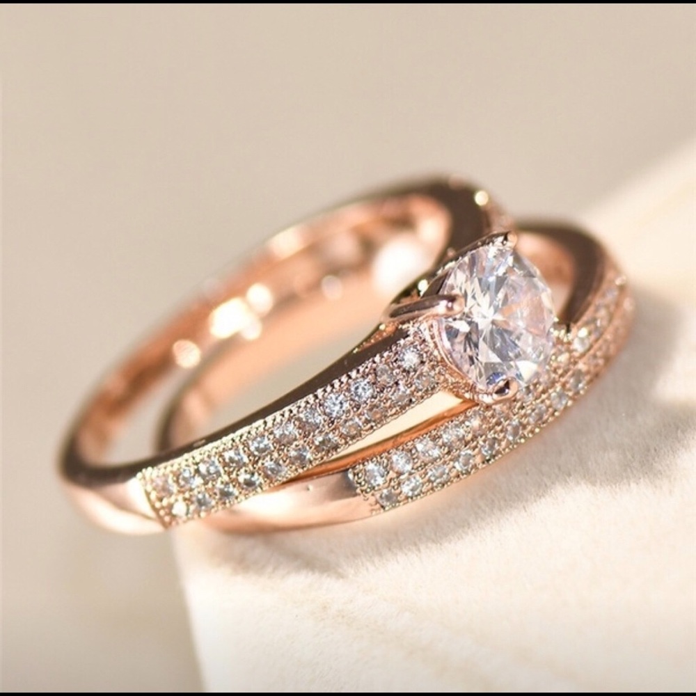 18k Rose Gold Round Diamond Ring Set